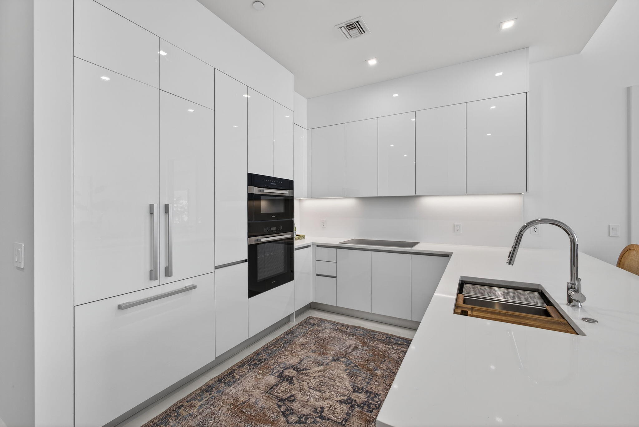 NAUTILUS 220 CONDO - Residential