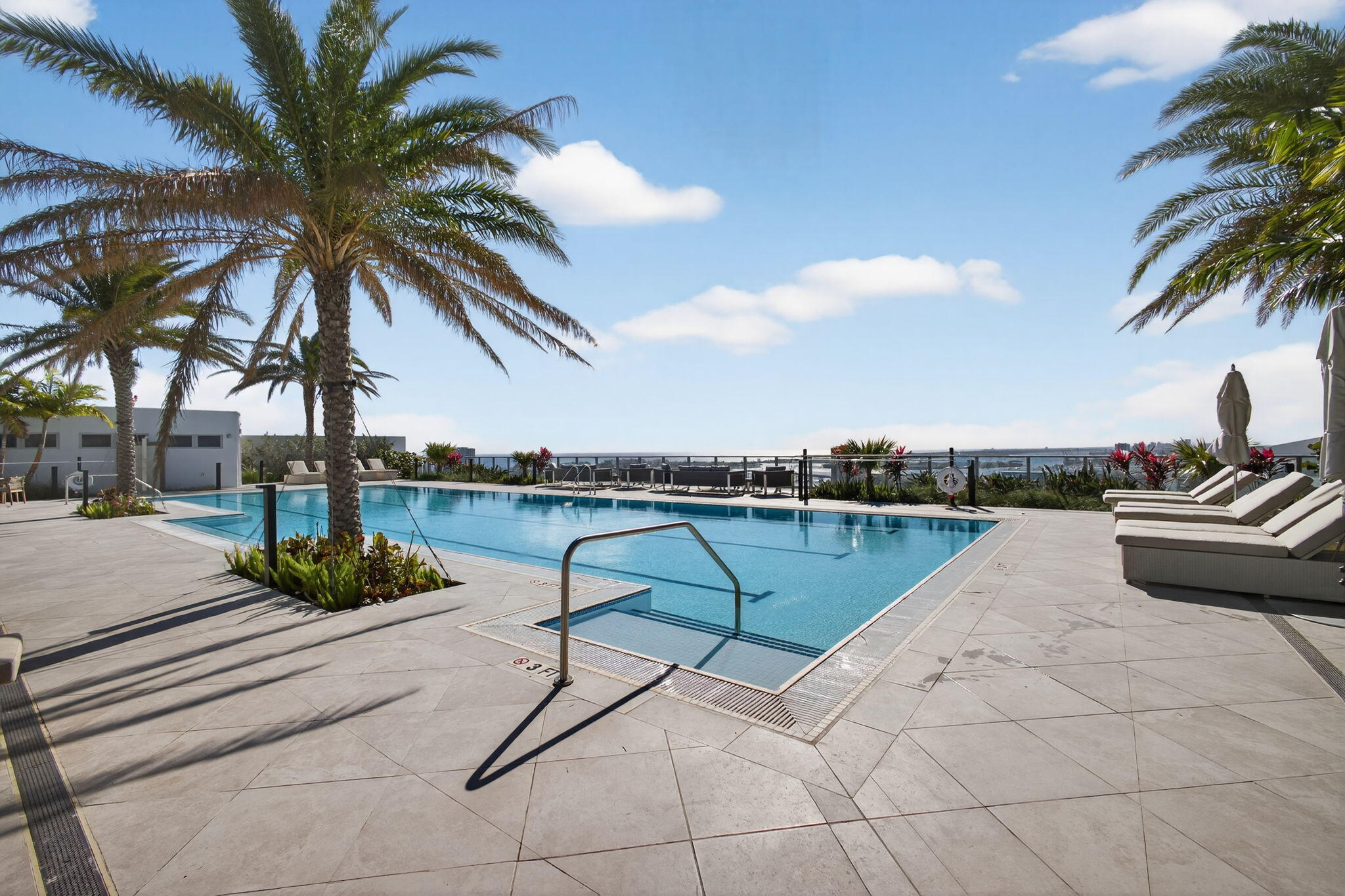 NAUTILUS 220 CONDO - Residential