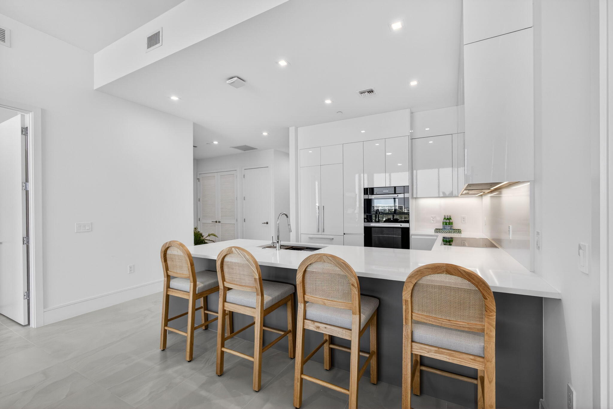 NAUTILUS 220 CONDO - Residential