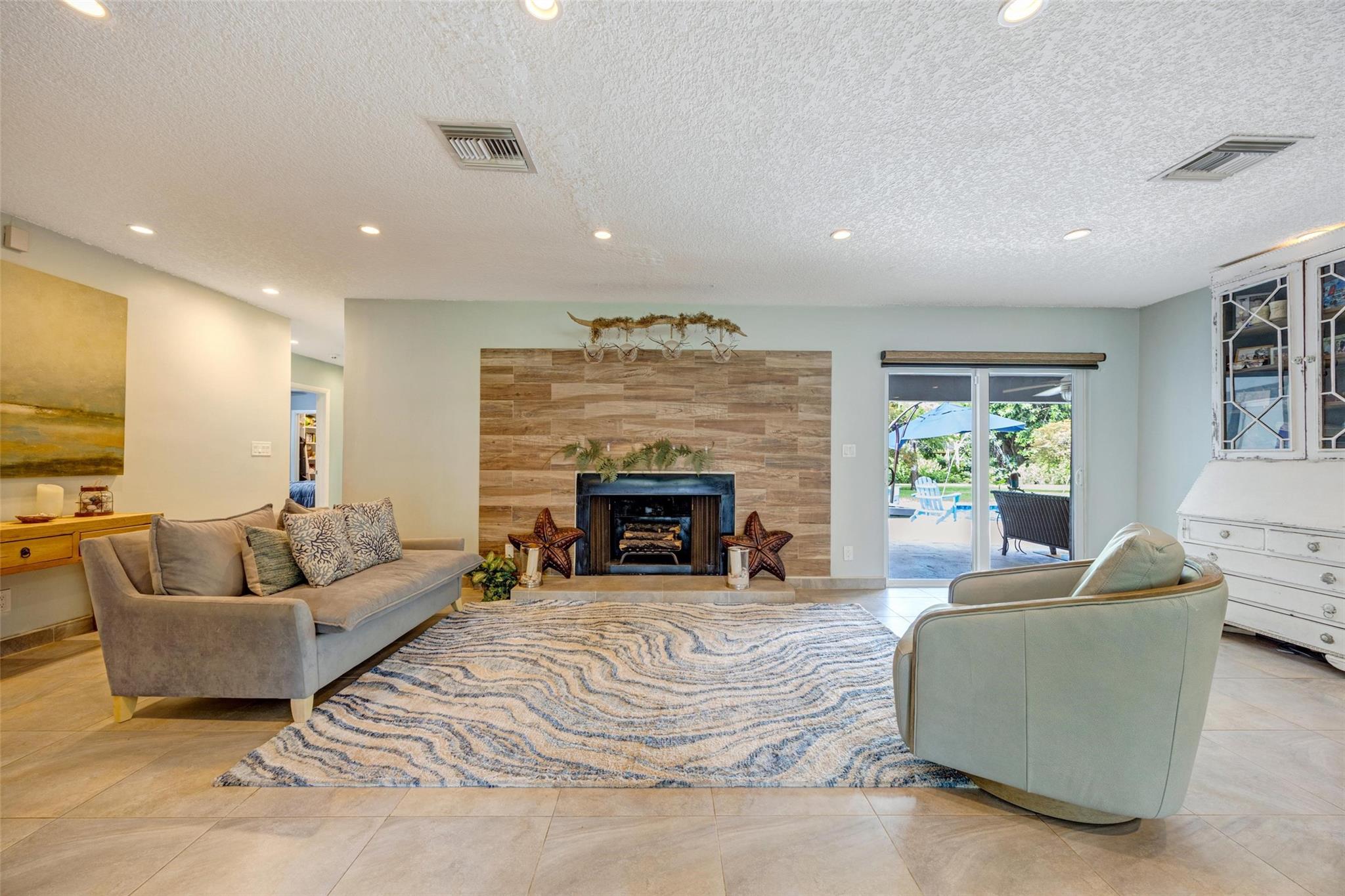 THE HILLS - Residential