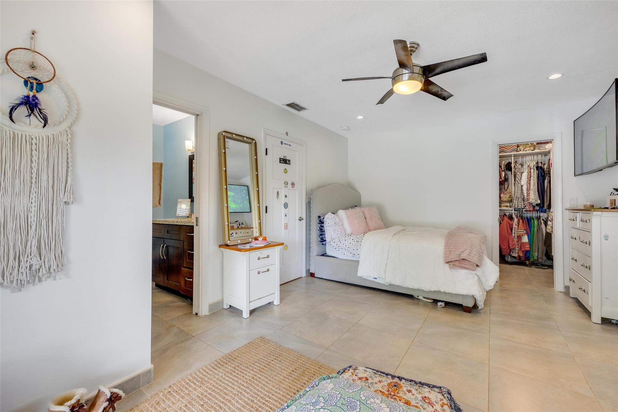 THE HILLS - Residential