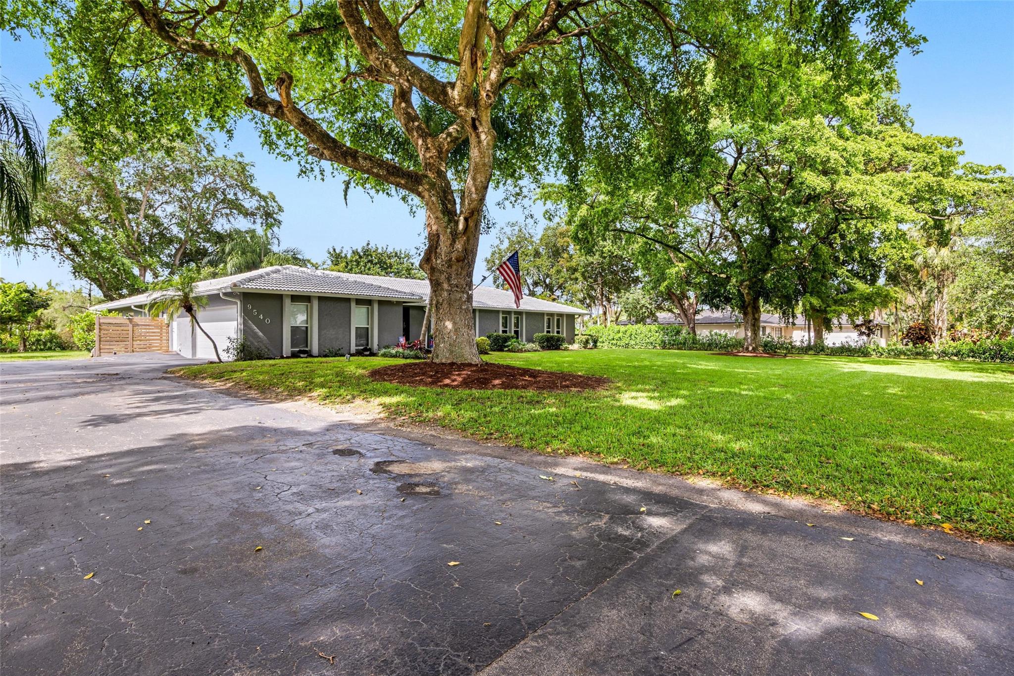 9540 NW 39th Ct