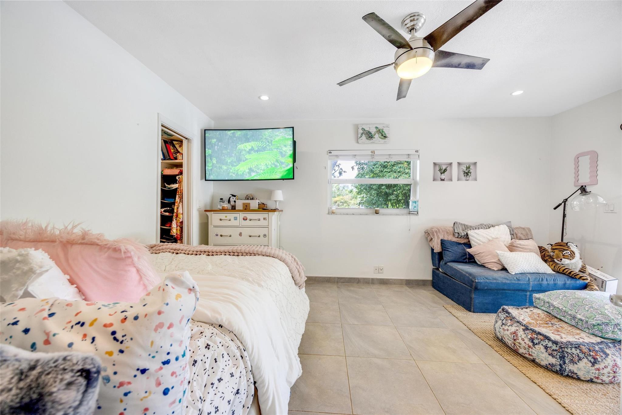 THE HILLS - Residential