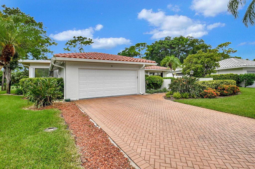 Photo of 6 Northwoods Lane, Boynton Beach, FL 33436 (MLS # R11006965)
