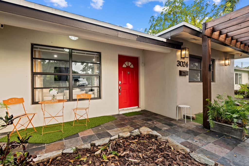 Photo of 3024 NE 2nd Terrace, Wilton Manors, FL 33334 (MLS # B26043611)