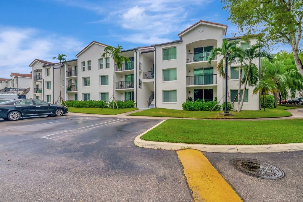Photo of 920 VILLA Circle, Boynton Beach, FL 33435 (MLS # B26056091)