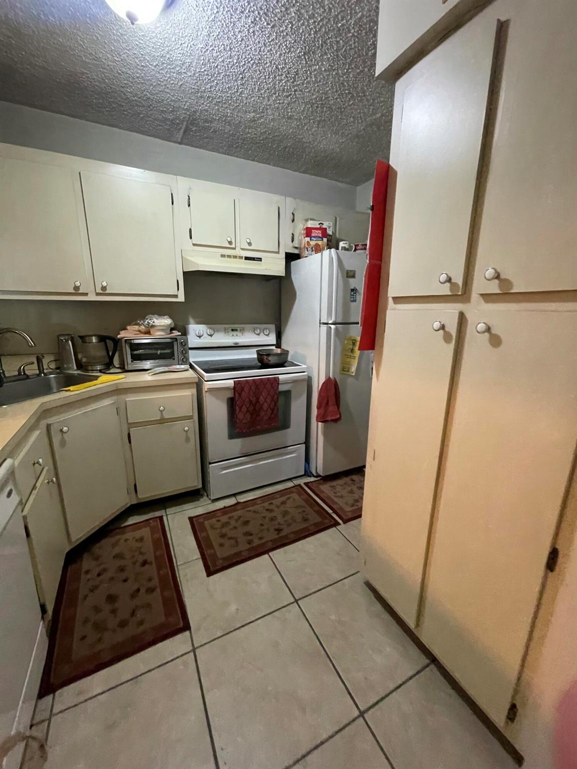 PINE RIDGE NORTH VILLAGE - Residential Lease