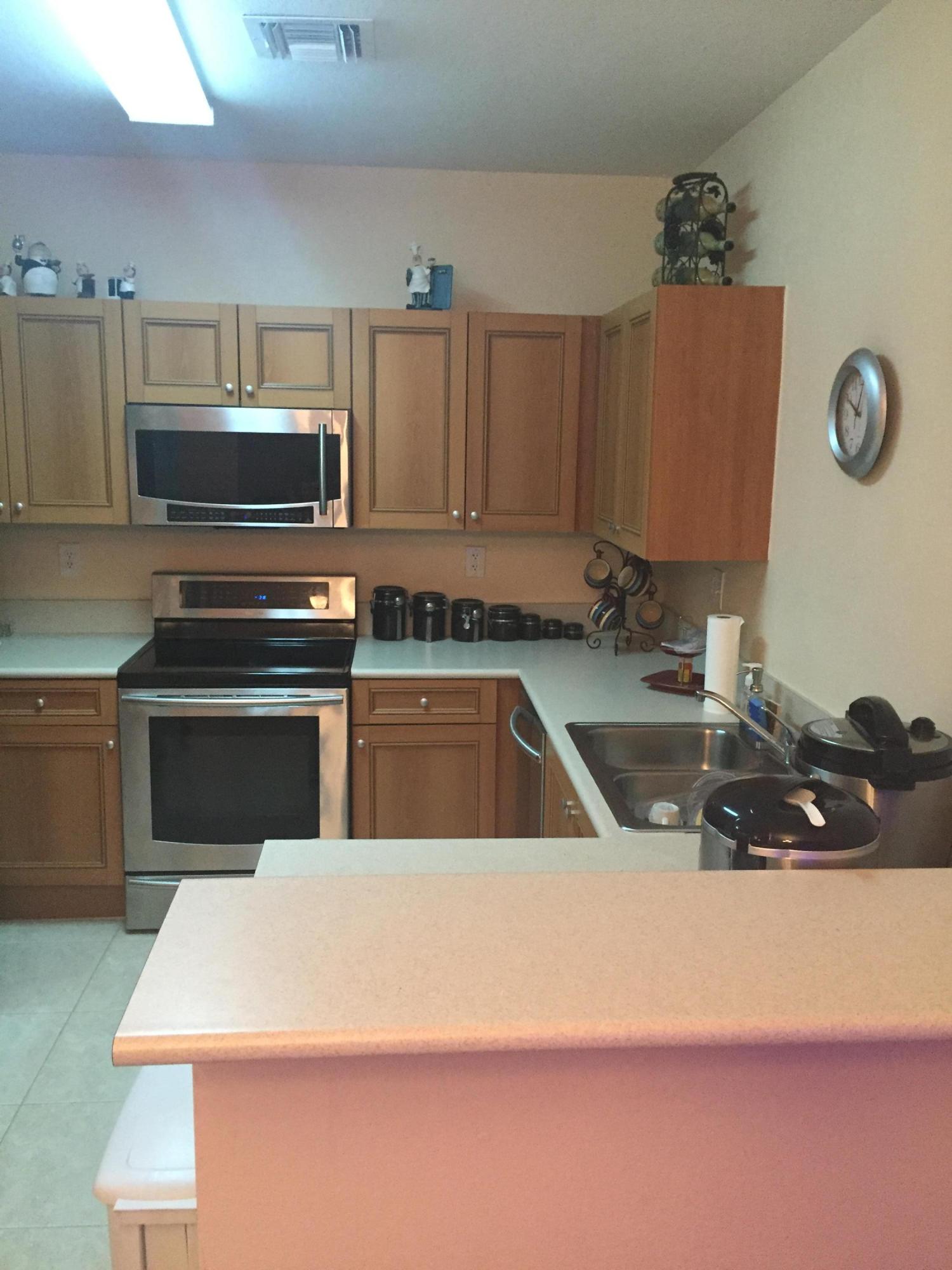 ESTANCIA AT PALM SPRINGS - Residential Lease