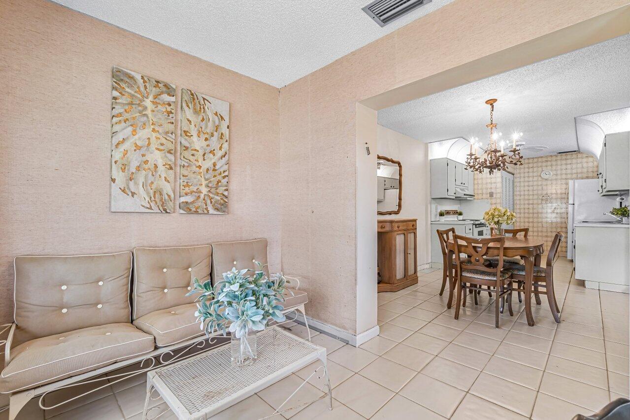 DELRAY VILLAS - Residential