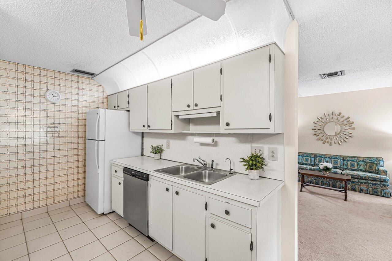 DELRAY VILLAS - Residential