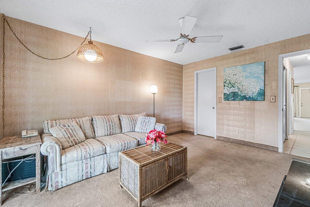 DELRAY VILLAS - Residential