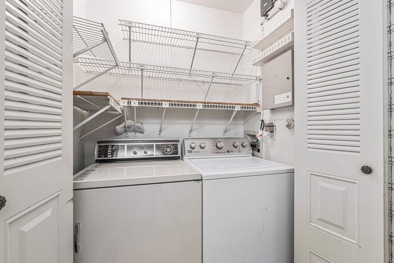 DELRAY VILLAS - Residential