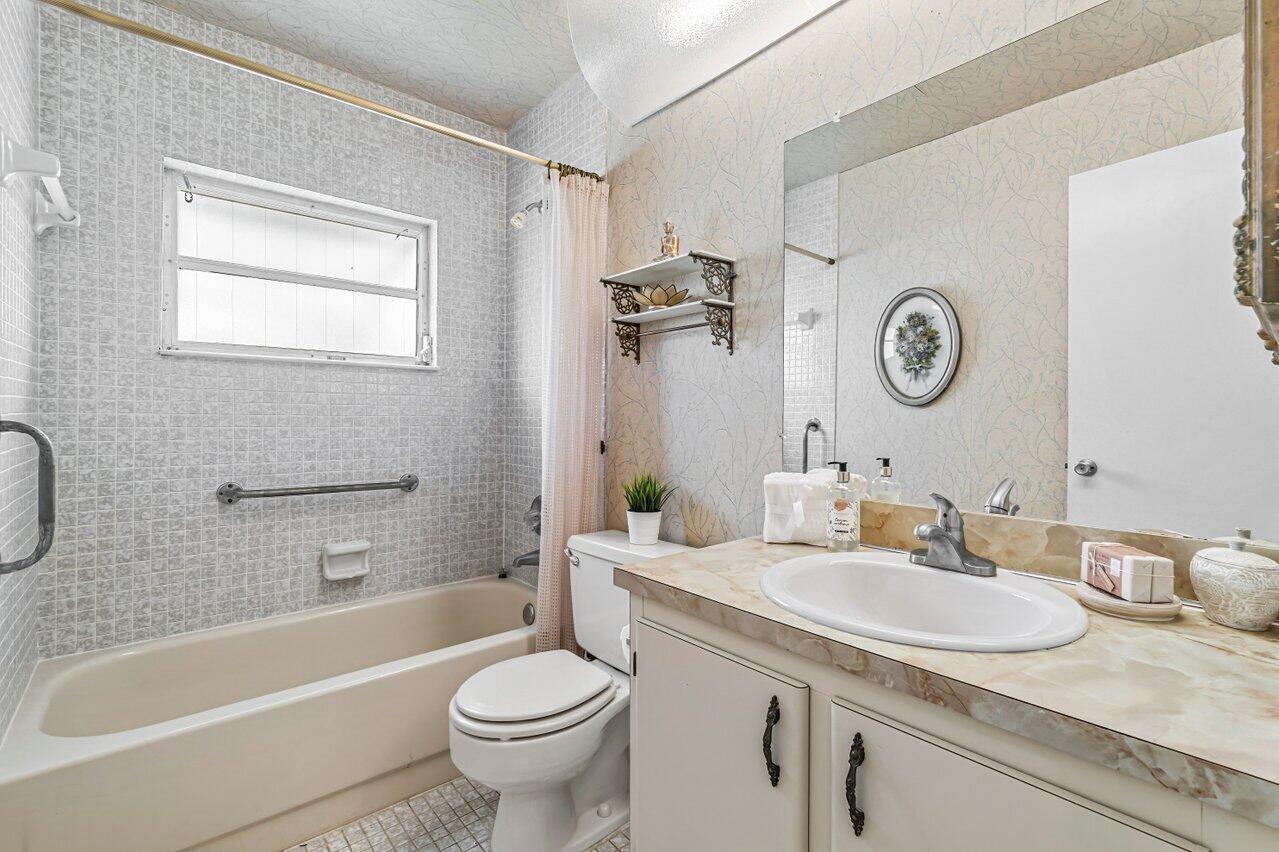 DELRAY VILLAS - Residential