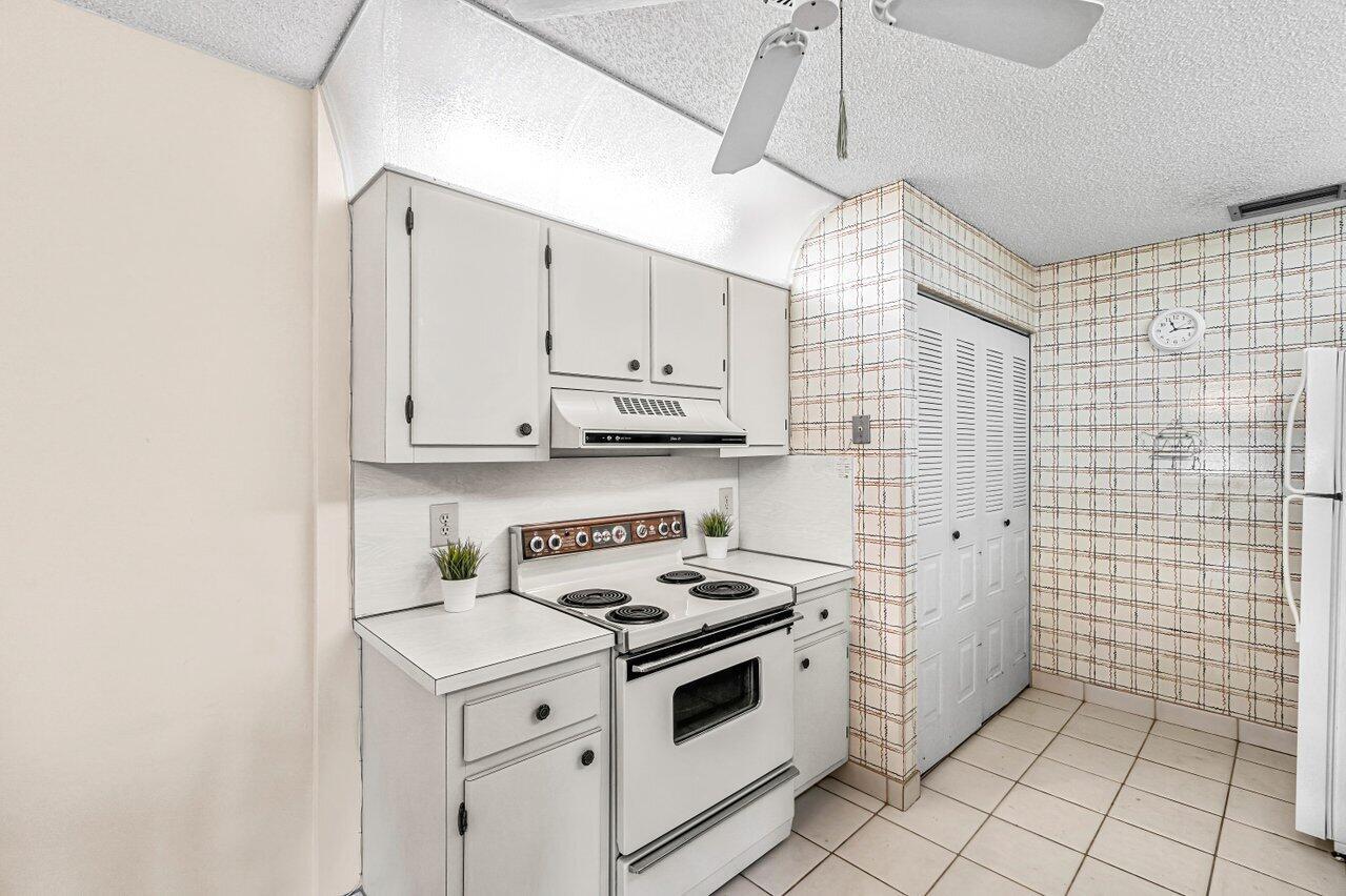 DELRAY VILLAS - Residential