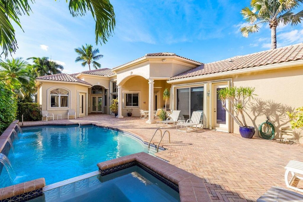 Photo of 23 Island Drive, Boynton Beach, FL 33436 (MLS # R11132708)