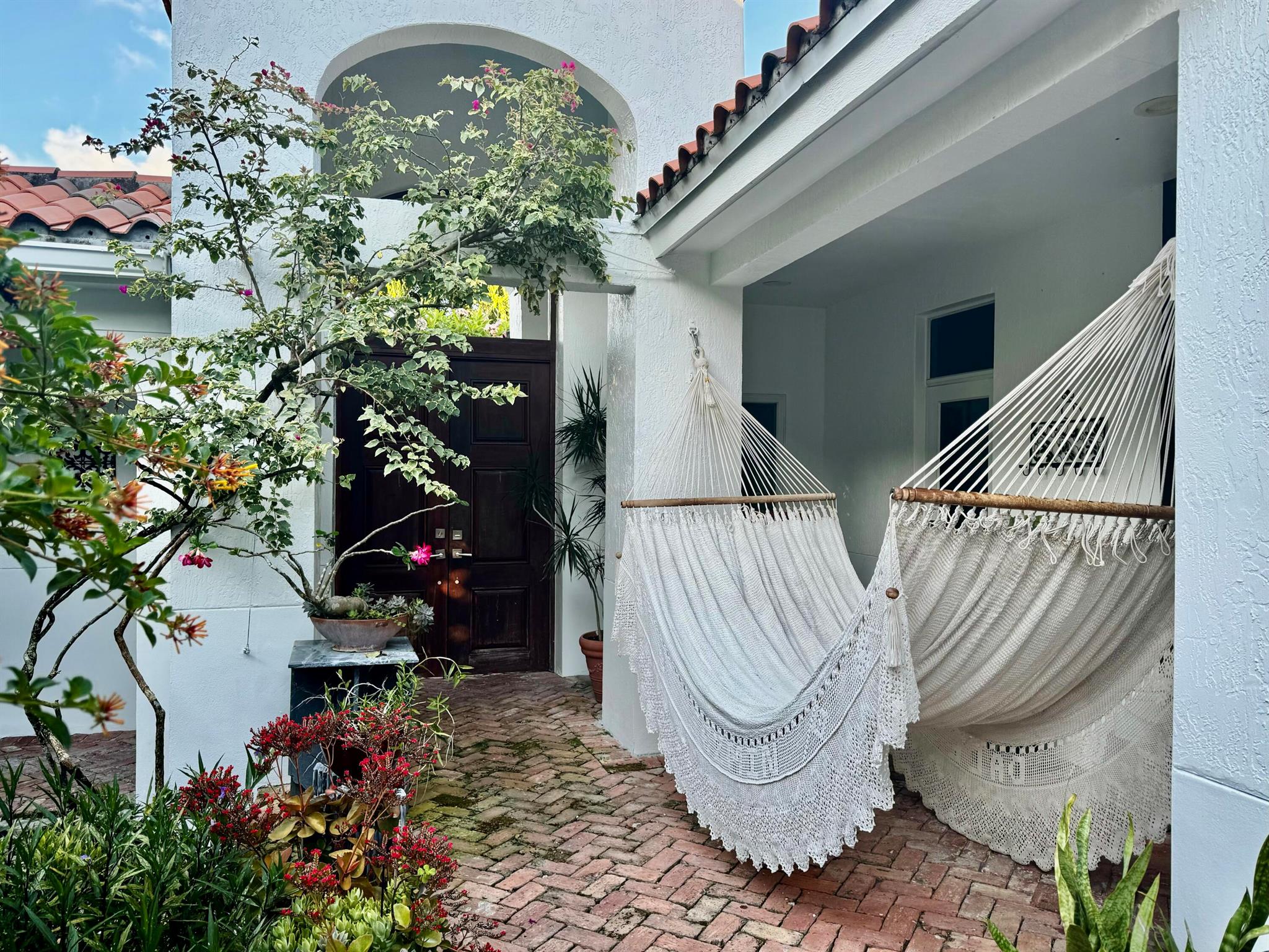 5921 Vista Linda Lane