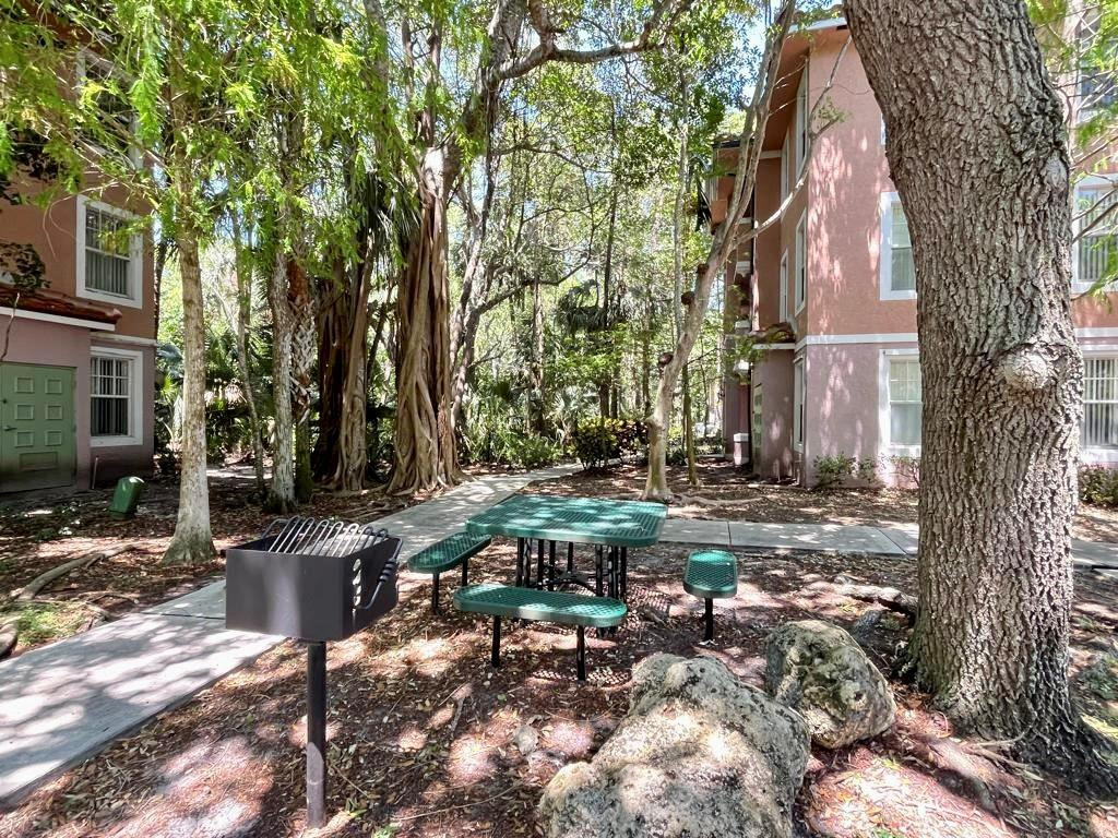CYPRESS POINTE - Residential Lease