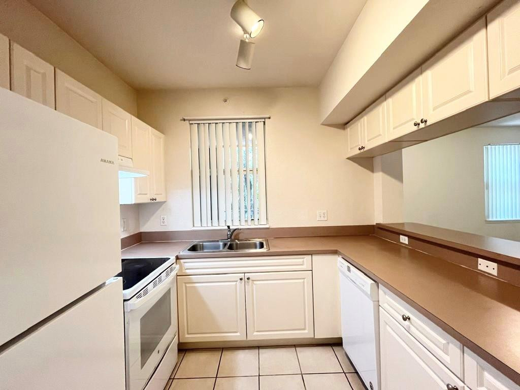 CYPRESS POINTE - Residential Lease