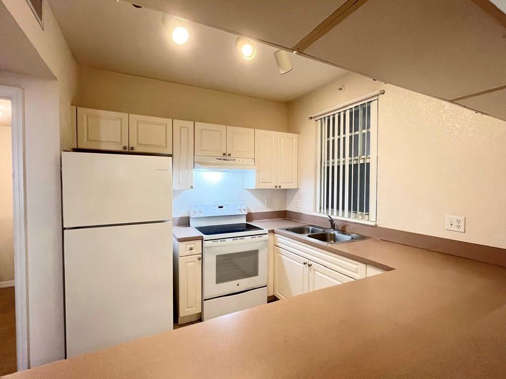 CYPRESS POINTE - Residential Lease