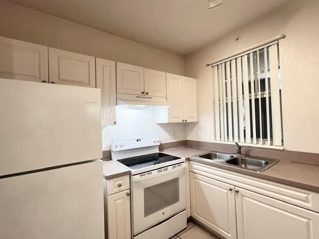 CYPRESS POINTE - Residential Lease