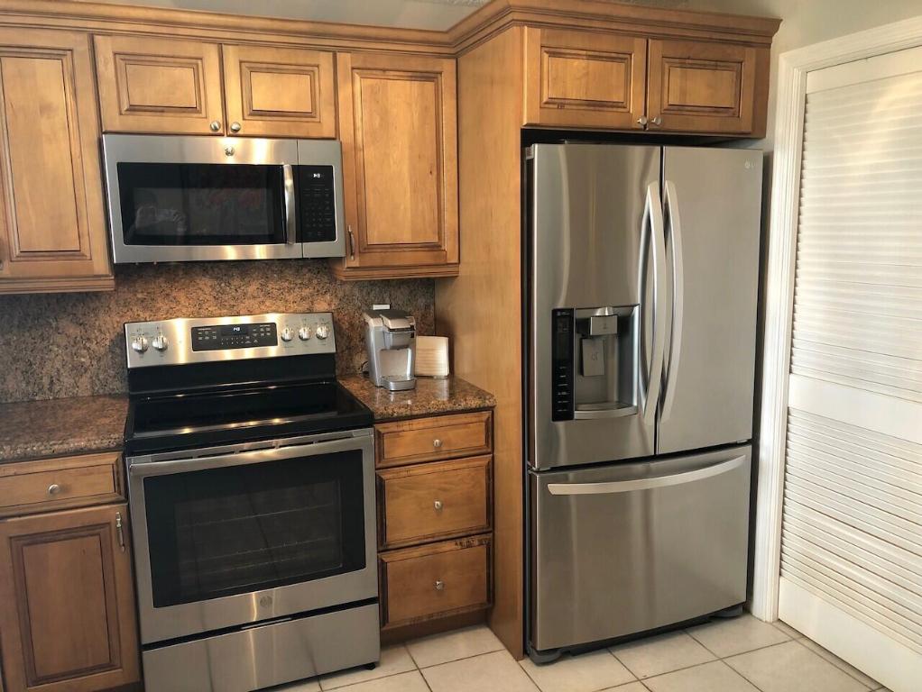 LAKE HARBOR COVE CONDO - Residential Lease