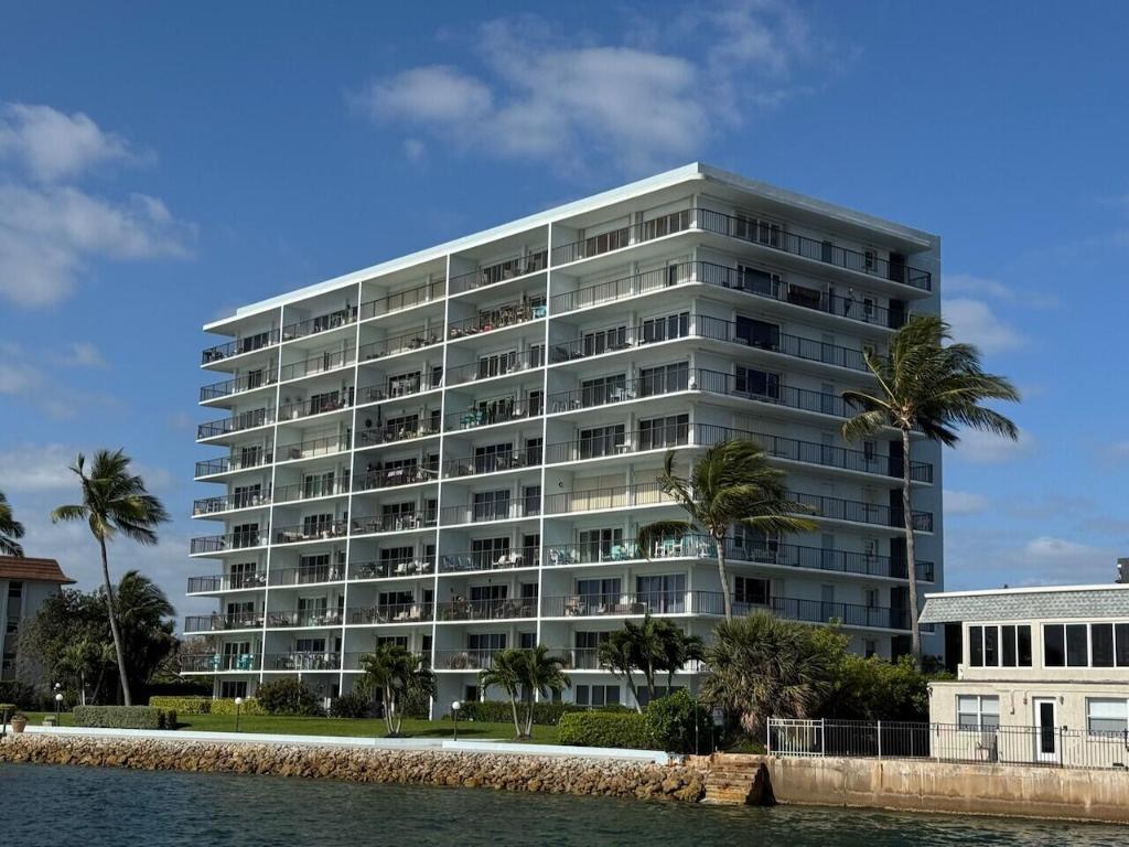 LAKE HARBOR COVE CONDO - Residential Lease