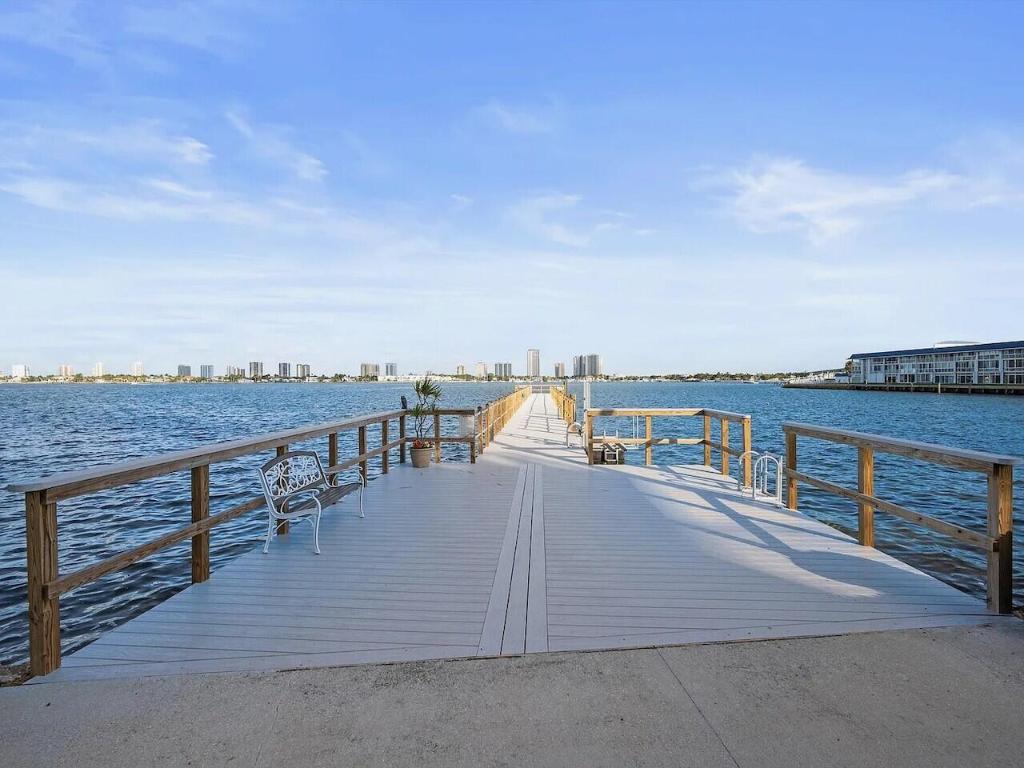 LAKE HARBOR COVE CONDO - Residential Lease