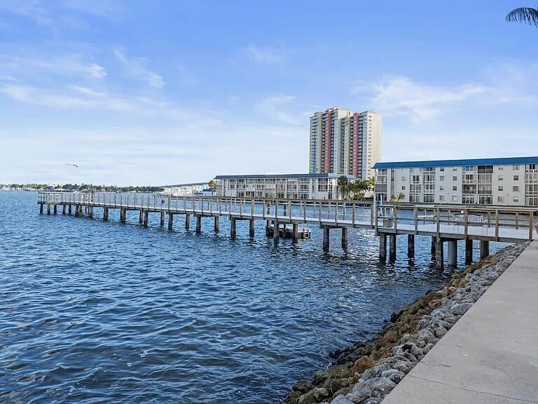 LAKE HARBOR COVE CONDO - Residential Lease