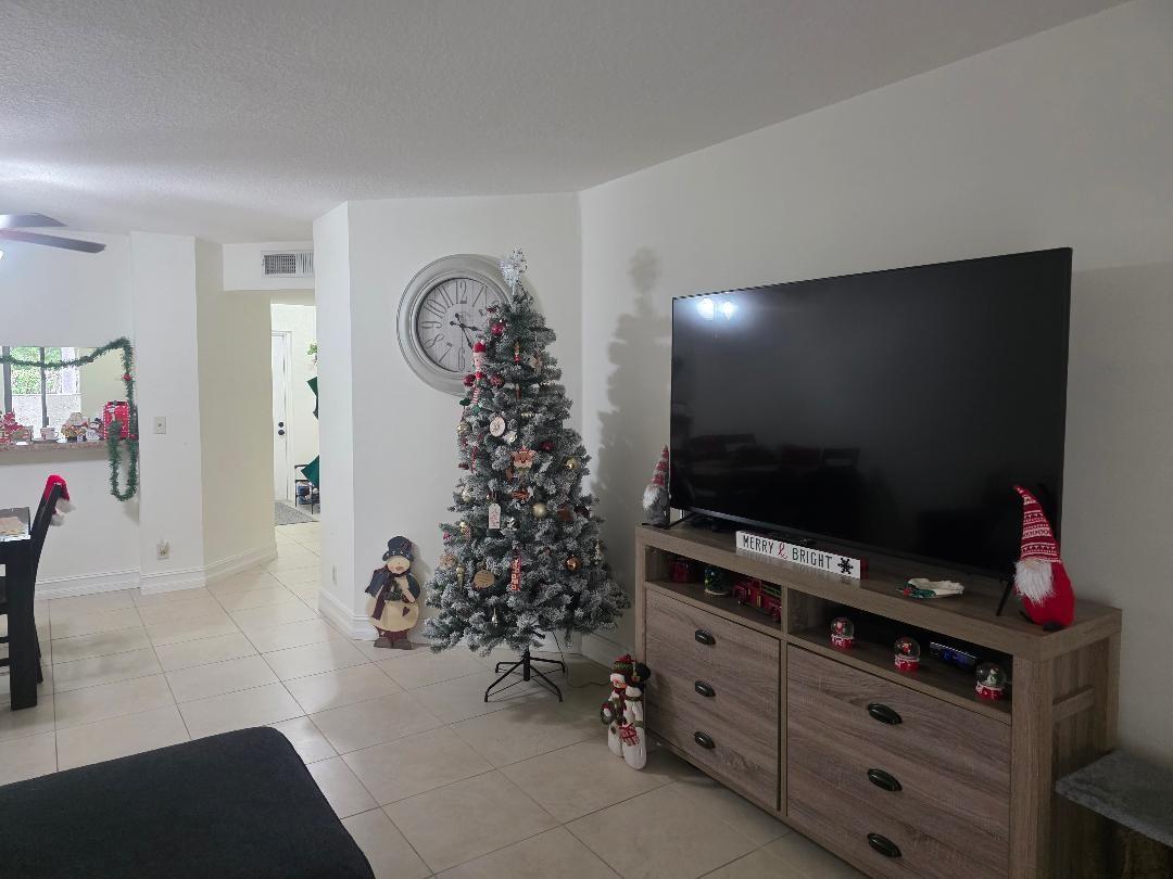 THE COURTYARD CONDOMINIUM - Residential