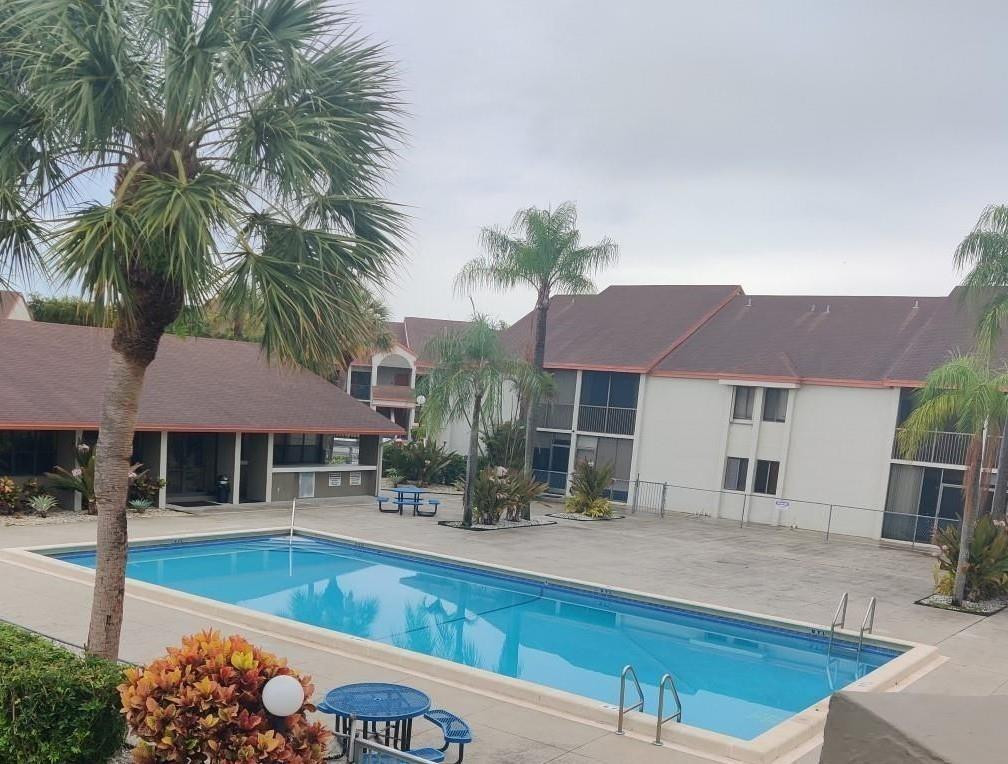 THE COURTYARD CONDOMINIUM - Residential