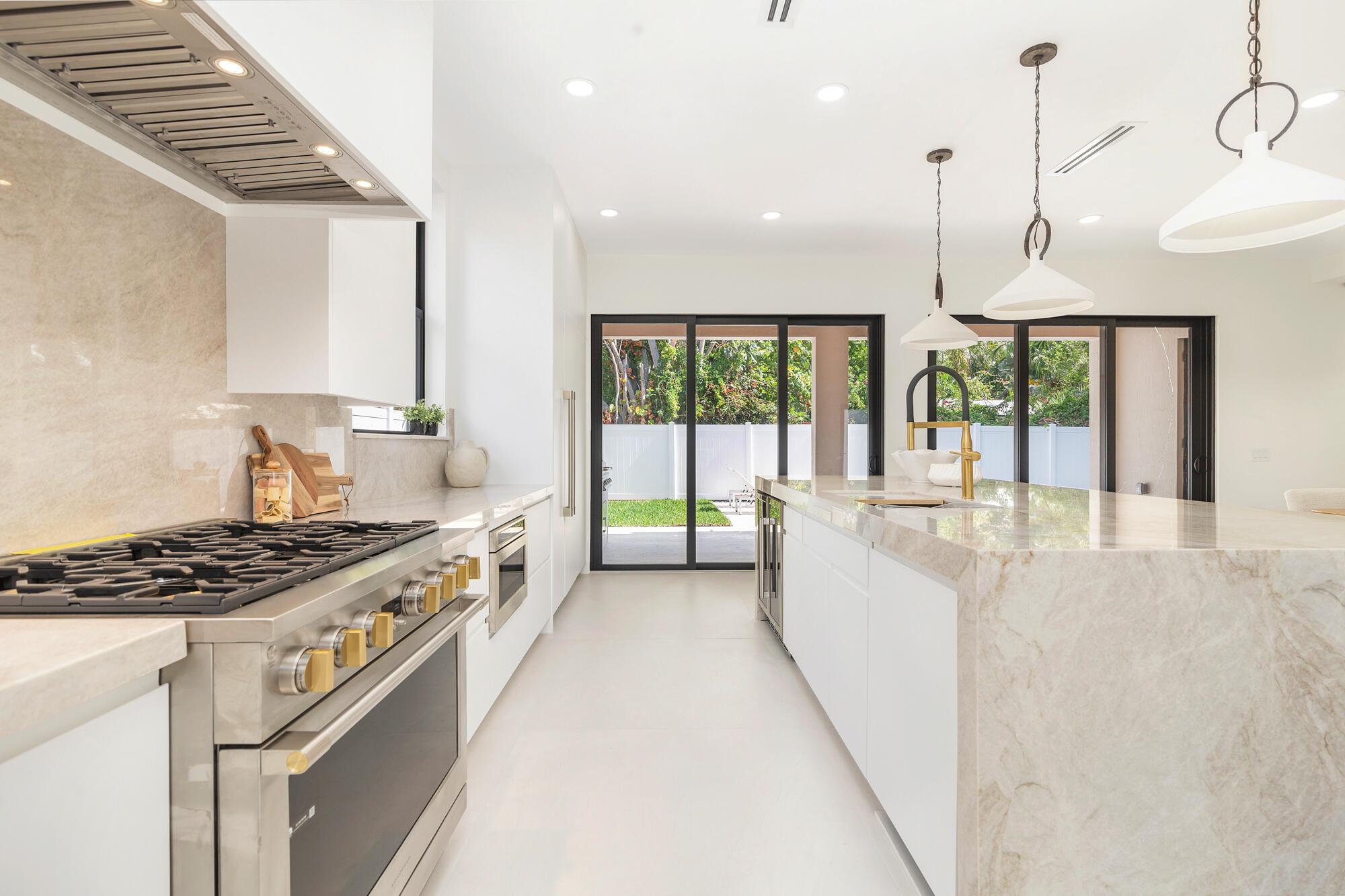 GALE LAKE WORTH PL NO 1 R - Residential