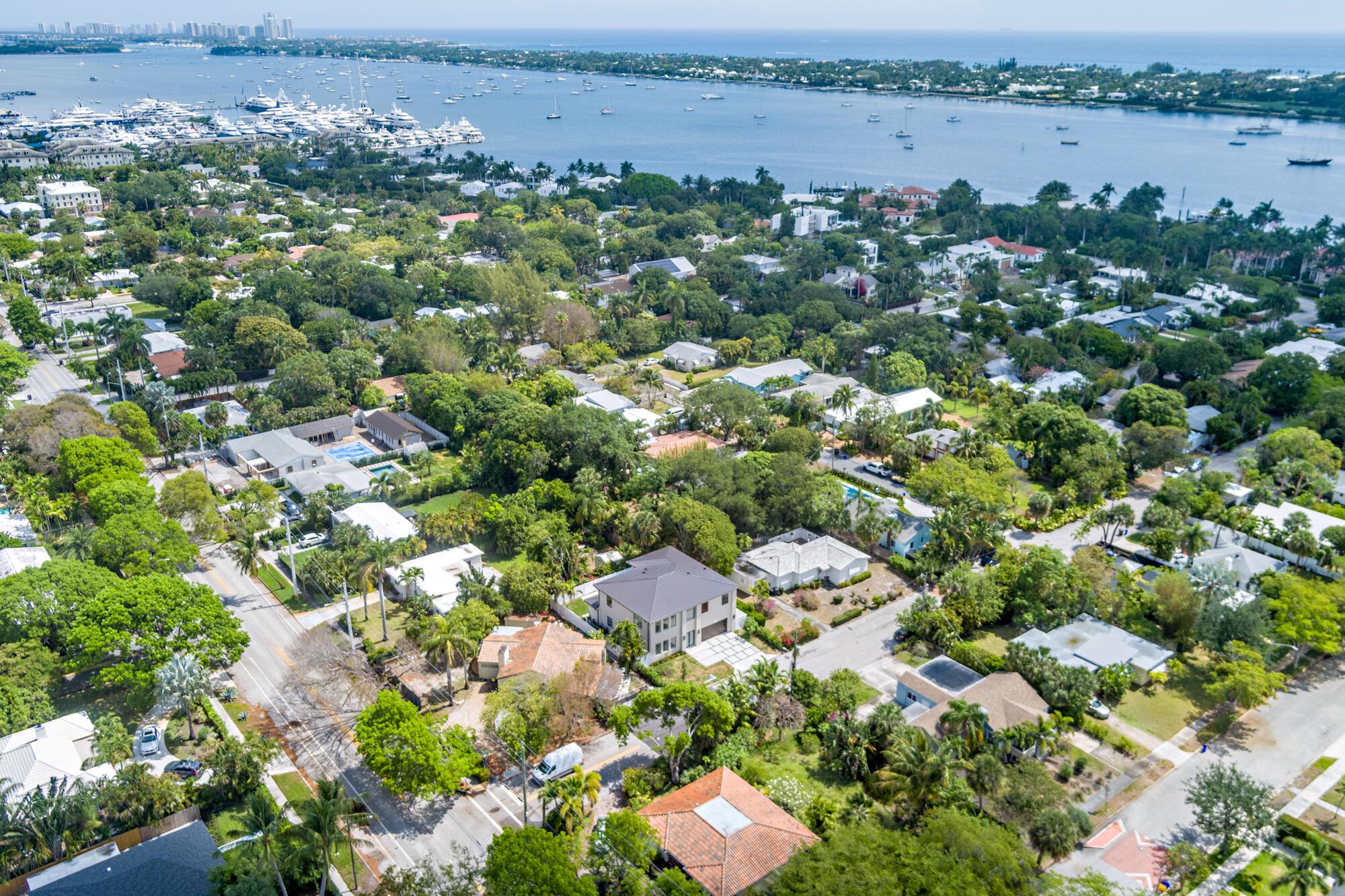 GALE LAKE WORTH PL NO 1 R - Residential