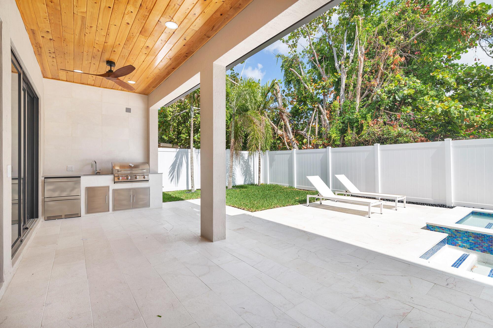 GALE LAKE WORTH PL NO 1 R - Residential