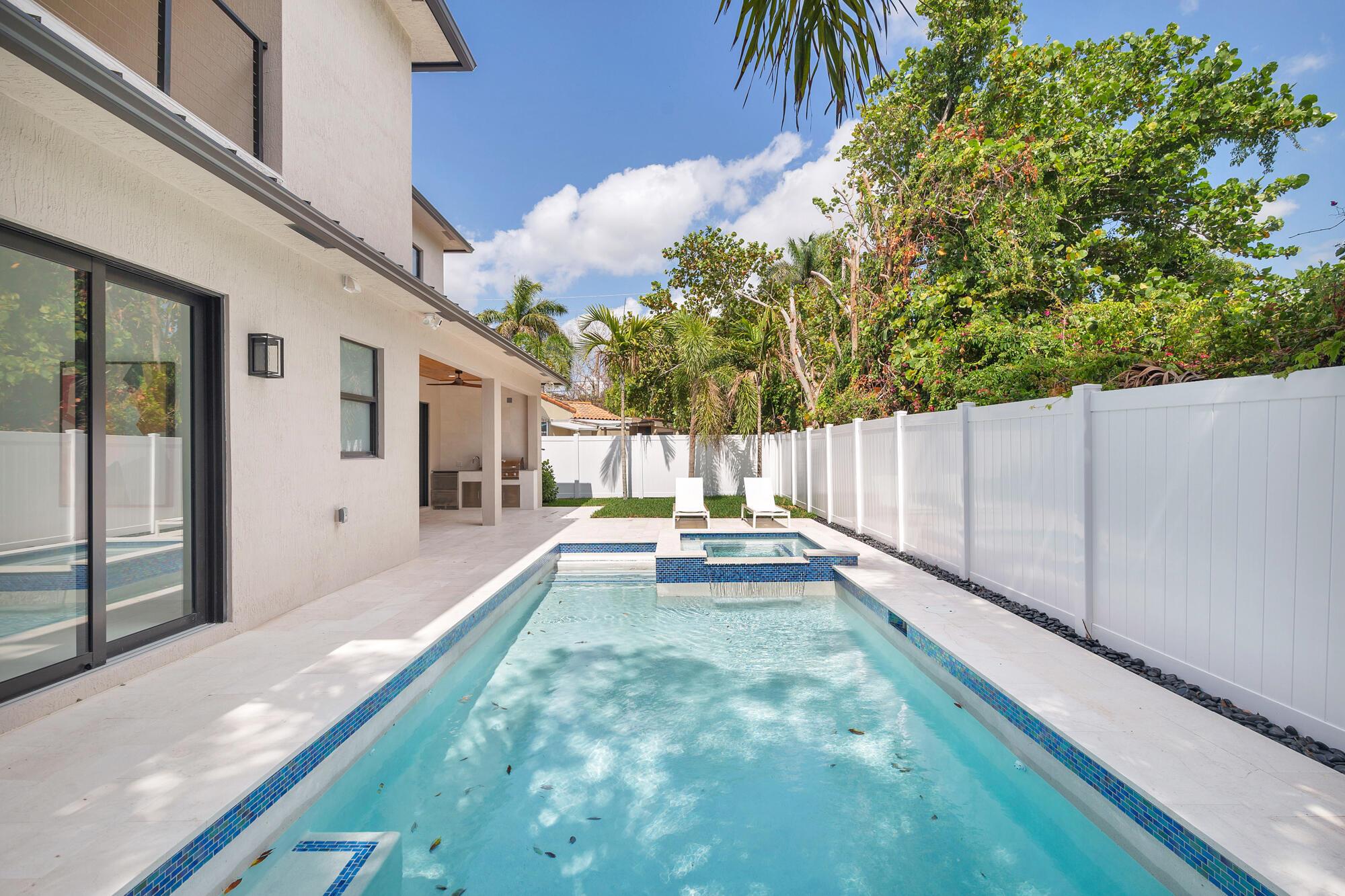 GALE LAKE WORTH PL NO 1 R - Residential