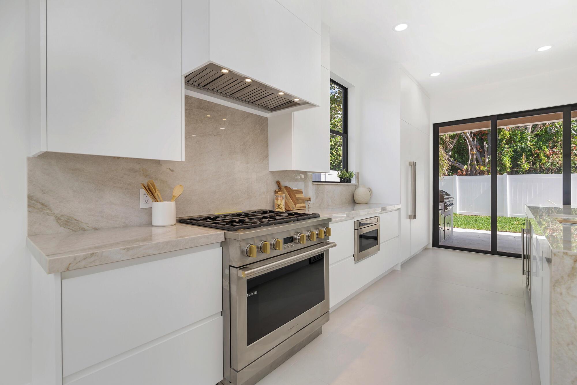 GALE LAKE WORTH PL NO 1 R - Residential