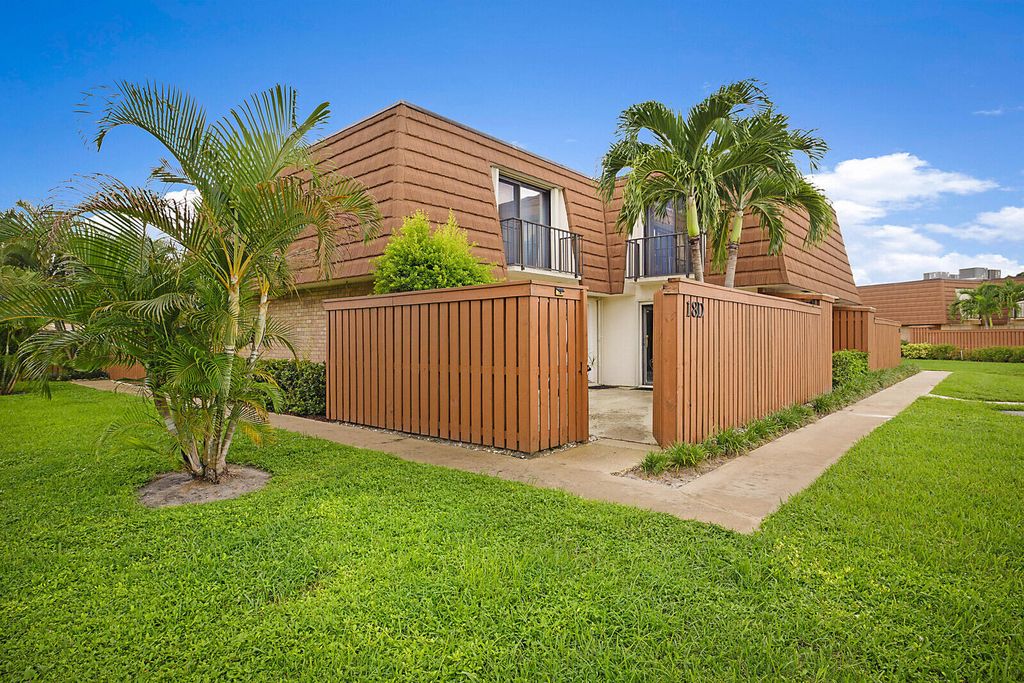 Photo of 3900 County Line Road #18d, Jupiter, FL 33469 (MLS # R11046334)