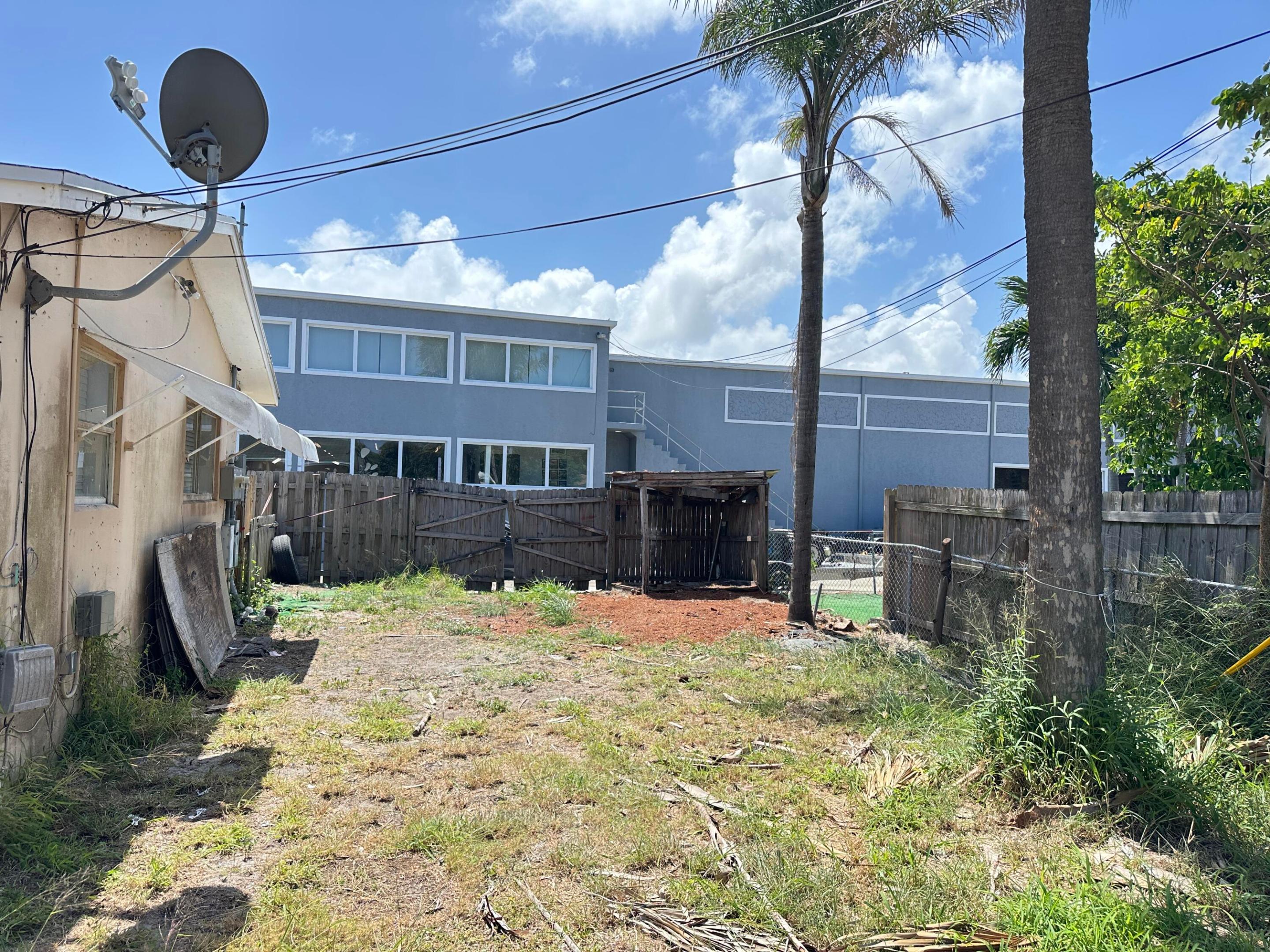 LAKEWOOD WEST - Residential Lease