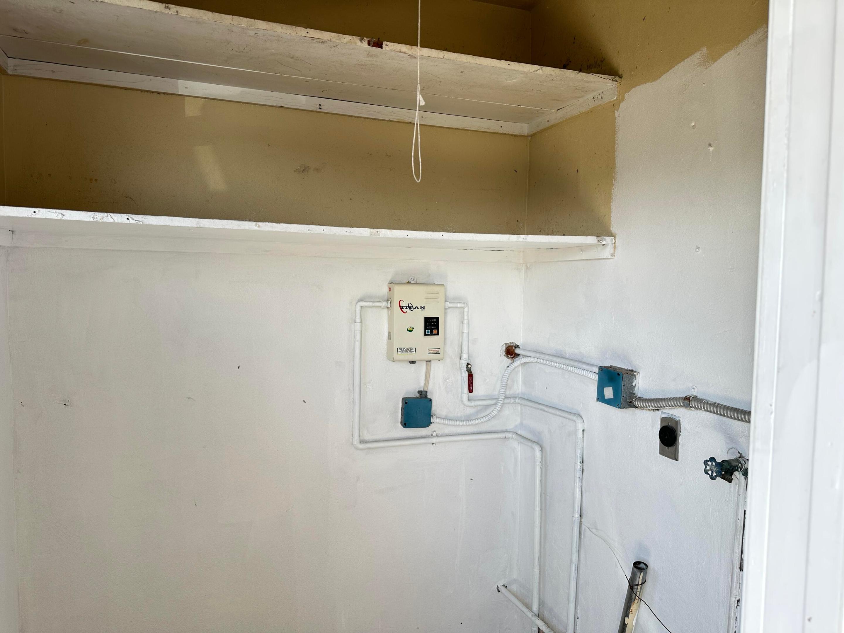 LAKEWOOD WEST - Residential Lease