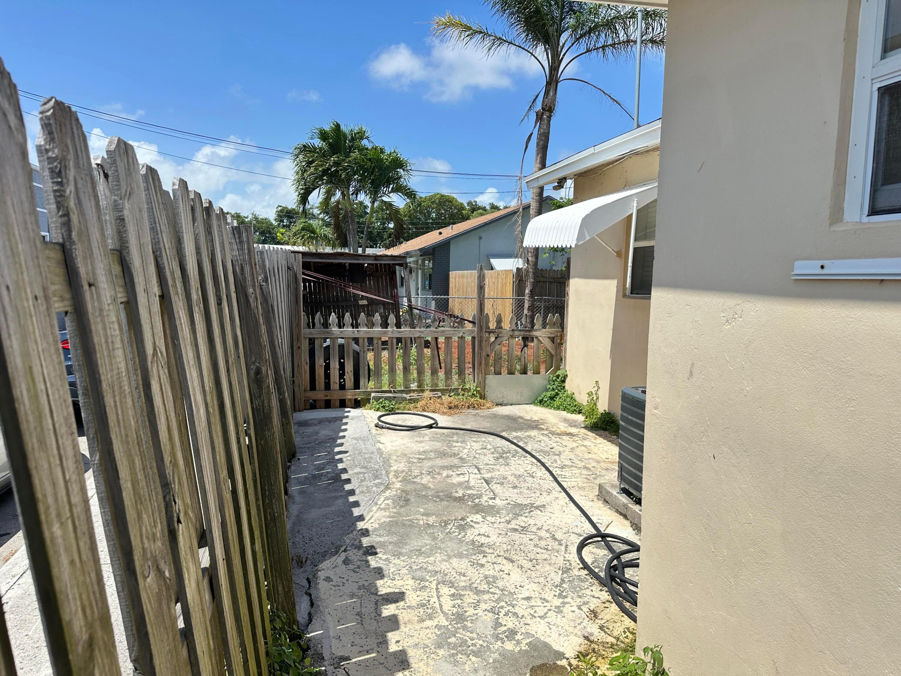 LAKEWOOD WEST - Residential Lease