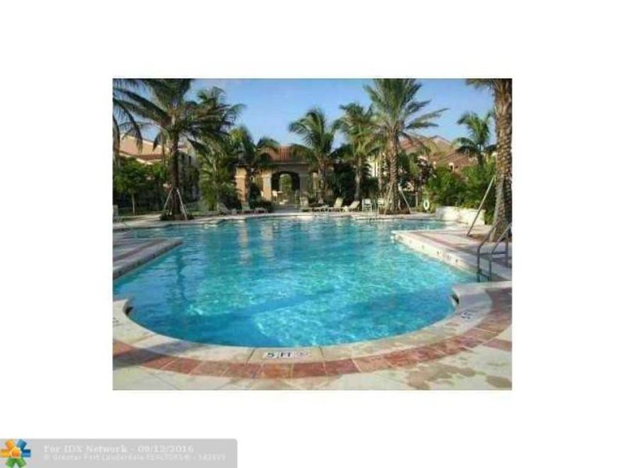 BEAUTIFUL 2/2 READY TO MOVE IN, ENJOY THIS GATED COMMUNITY, POOL, GREAT LOCATION, FRESH PAINT!