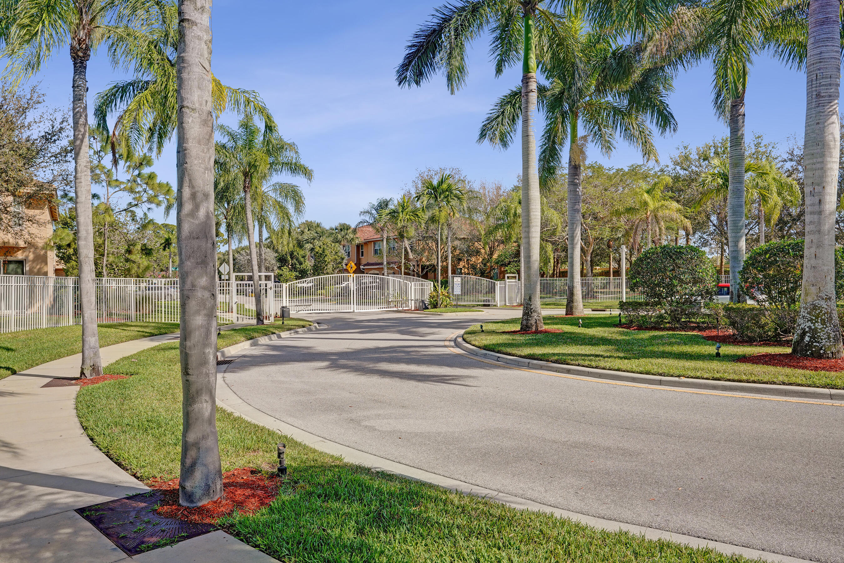 COLONY RESERVE AT LAKE WORTH - Residential