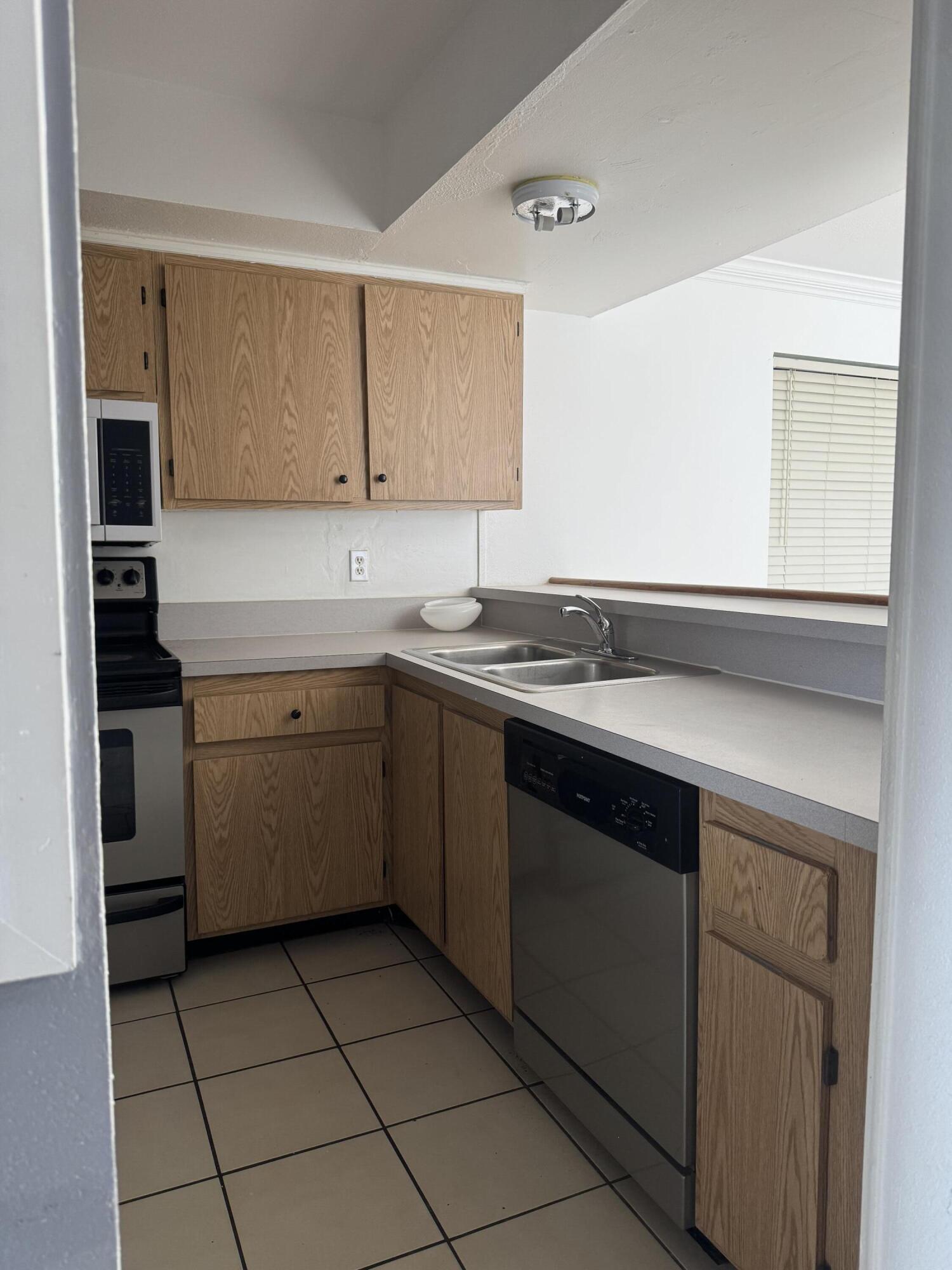 OAK LAKES - Residential Lease
