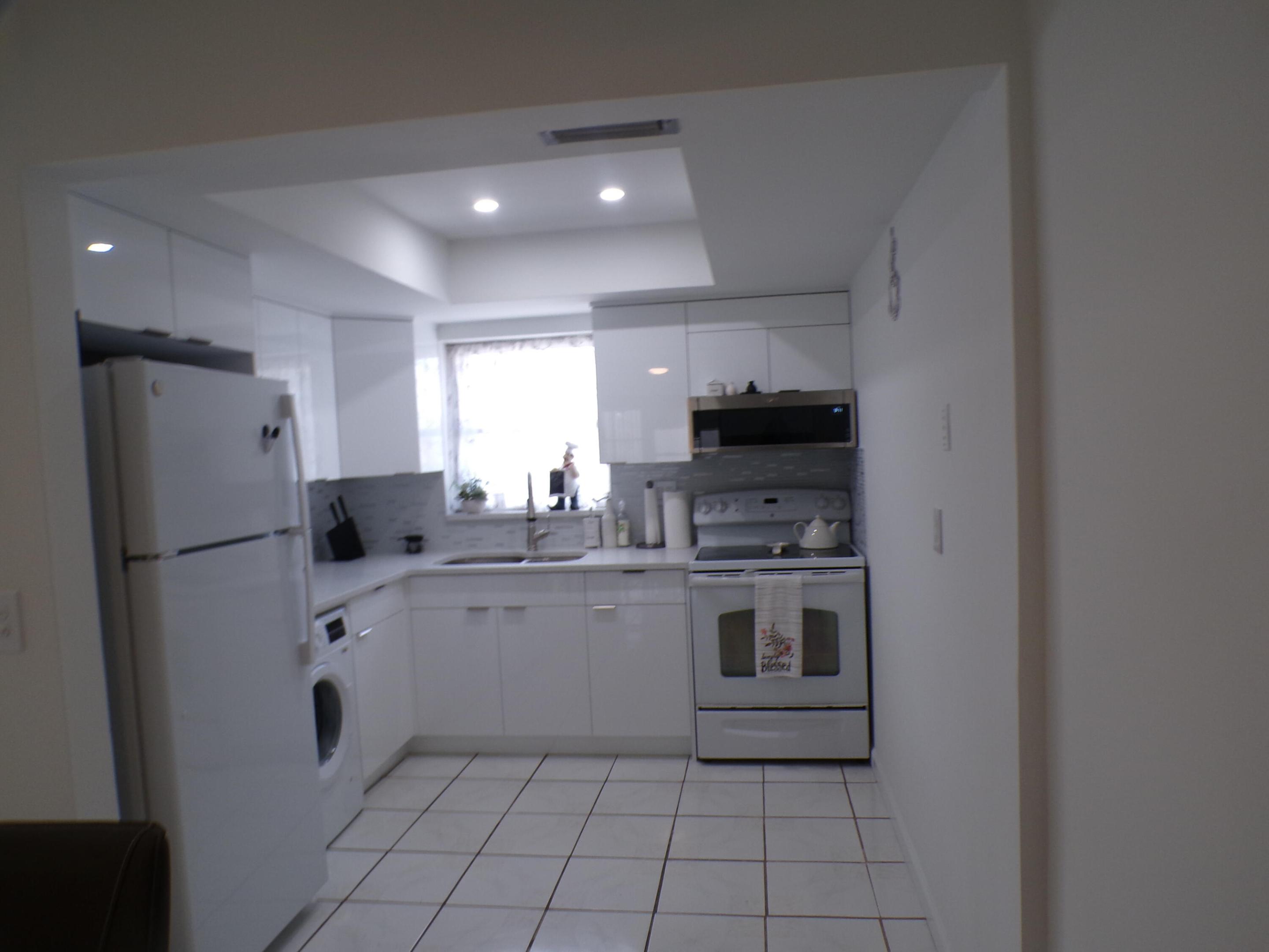 CRESTHAVEN VILLAS CONDO 19 - Residential