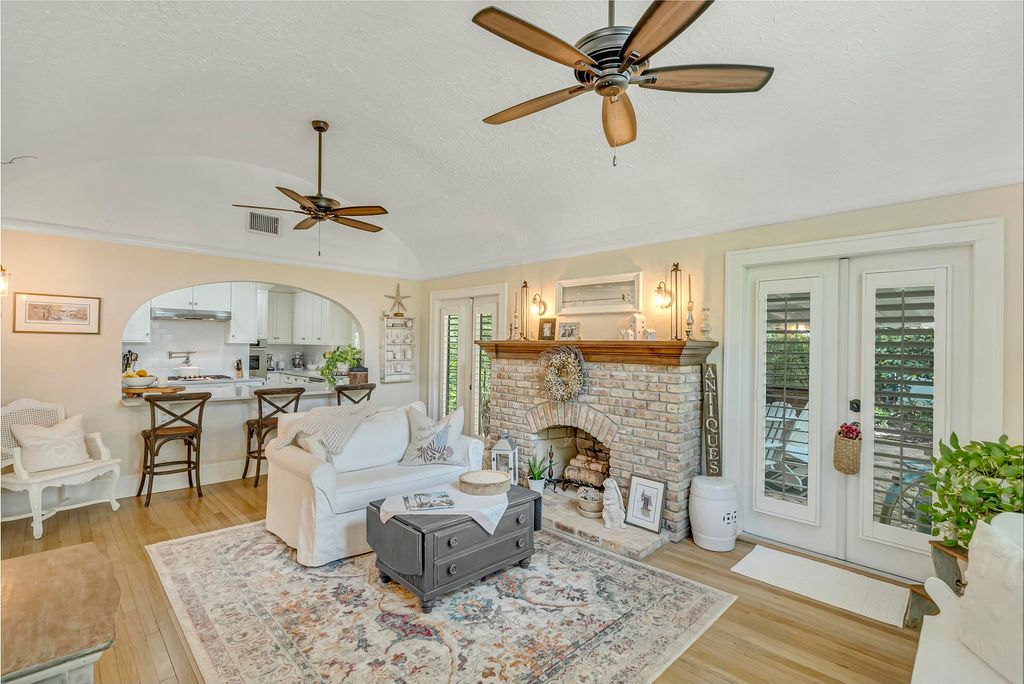 Photo of 313 SE Pelican Drive, Stuart, FL 34996 (MLS # R11048070)