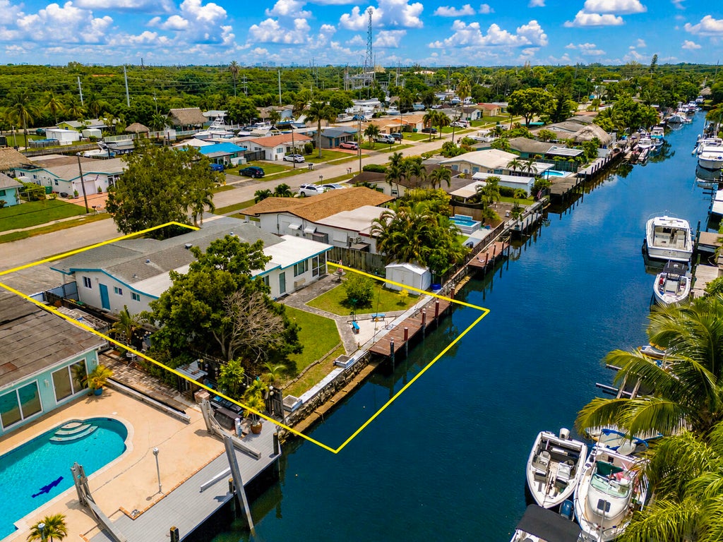 Photo of 4521 SW 42ND Terrace, Dania Beach, FL 33314 (MLS # B26070441)