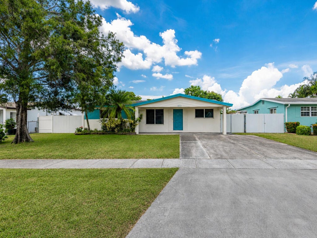 Photo of 4521 SW 42ND Terrace, Dania Beach, FL 33314 (MLS # B26070441)