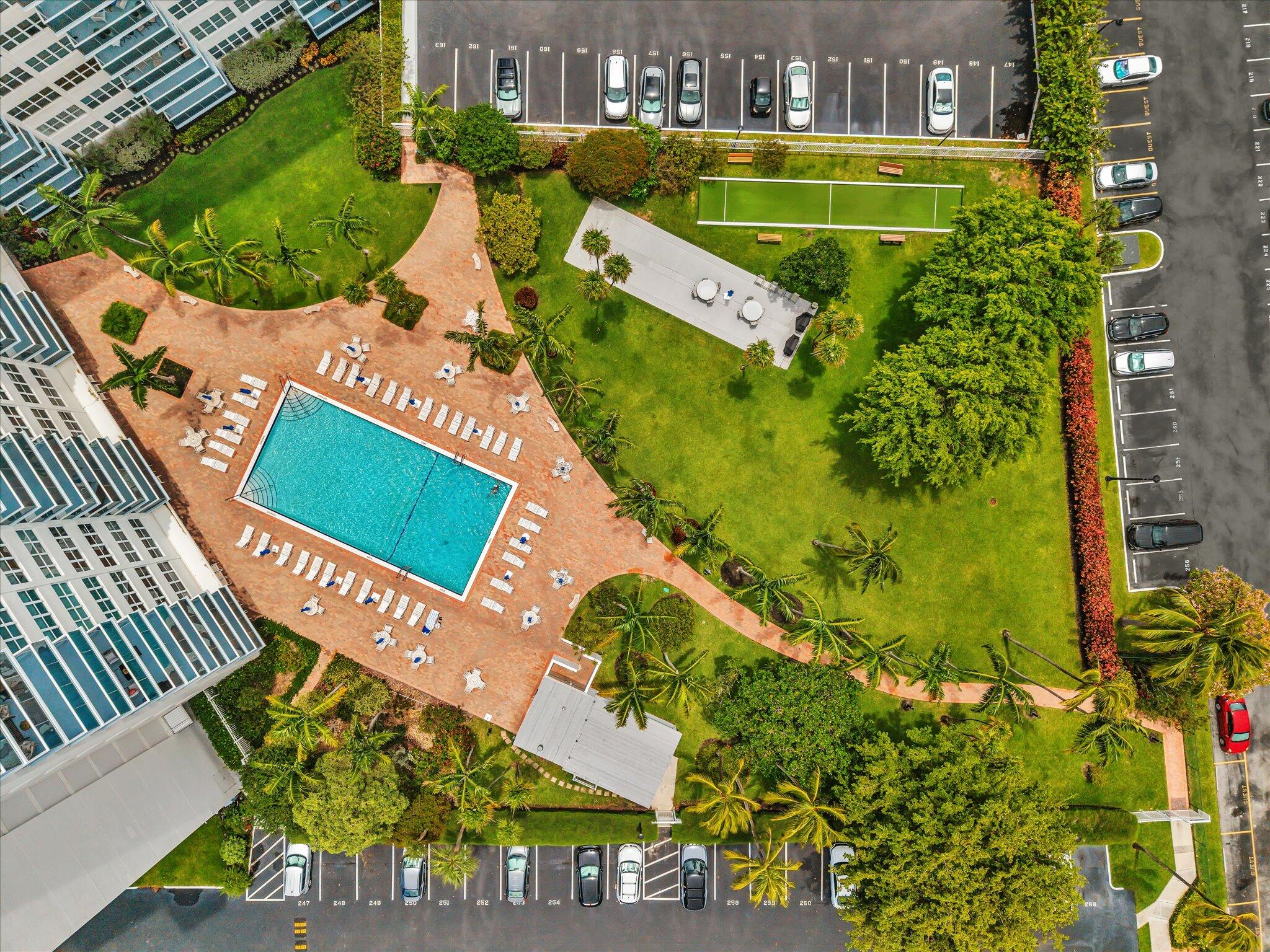 Coral Ridge Towers East - Residential