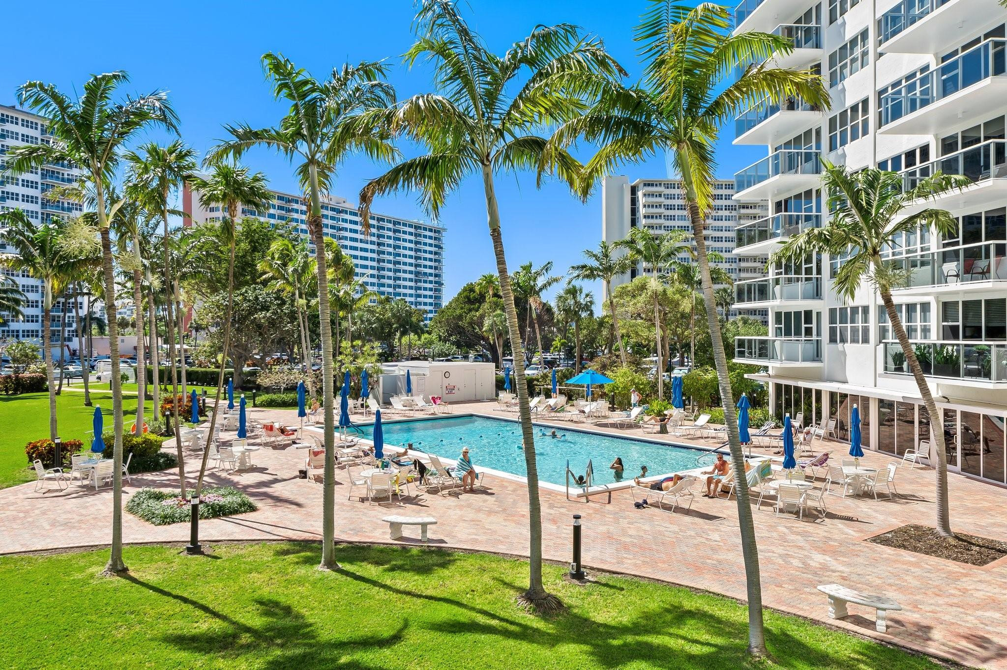 Coral Ridge Towers East - Residential