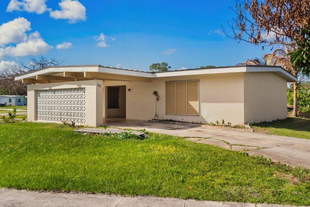 Photo of 181 Banyan Drive, Port Saint Lucie, FL 34952 (MLS # B26022056)