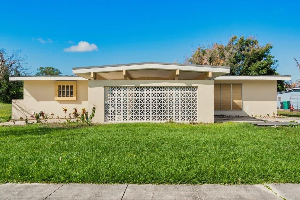 Photo of 181 Banyan Drive, Port Saint Lucie, FL 34952 (MLS # B26022056)
